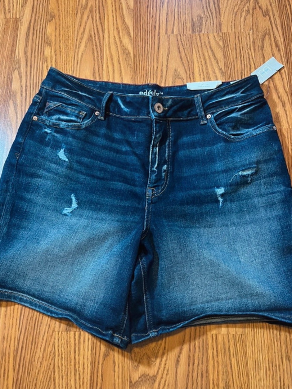 Maurices Edgely Jean shorts size 16 (New with tags!)